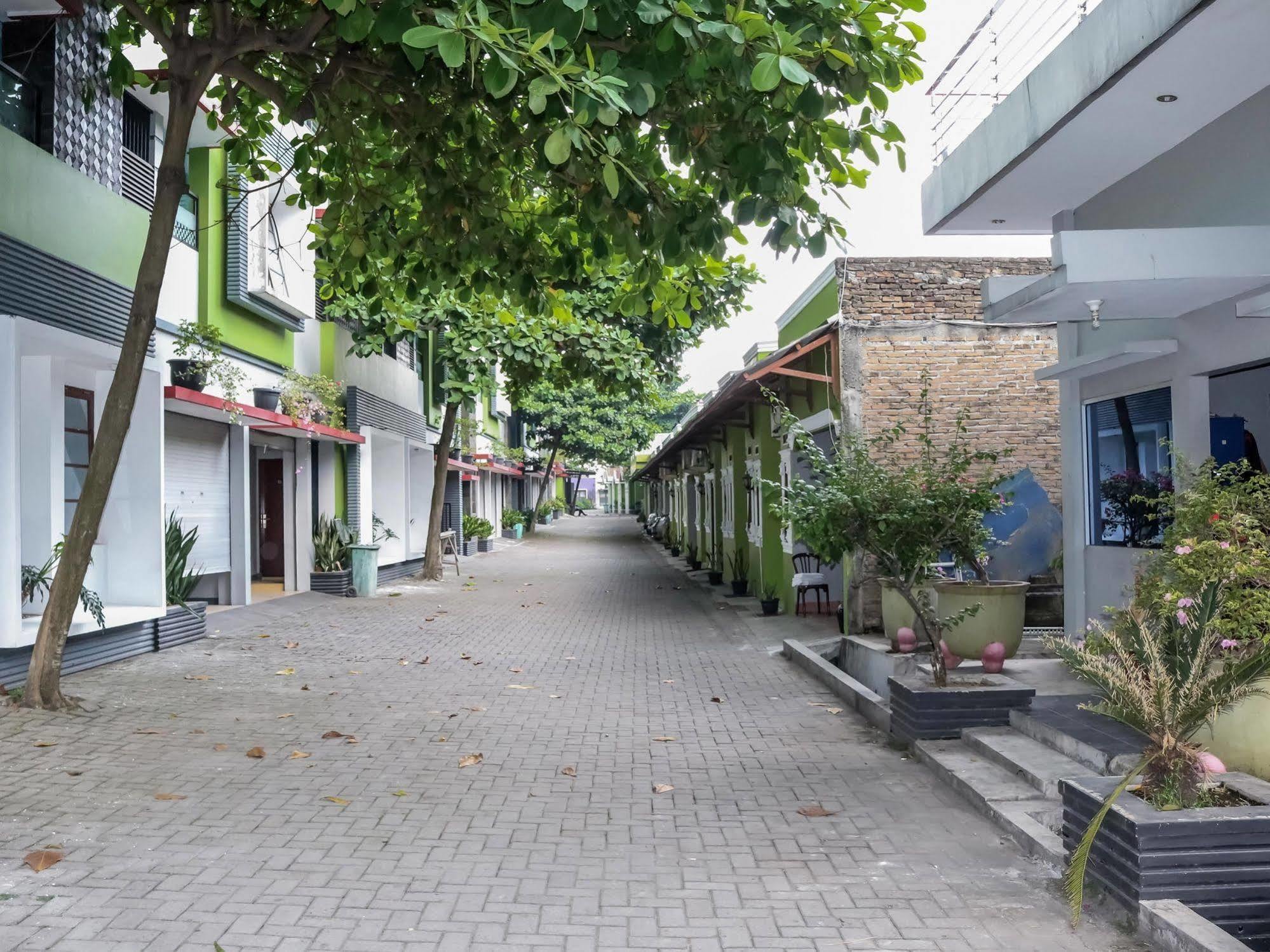 Nida Pasar Buah Tuntungan 2*