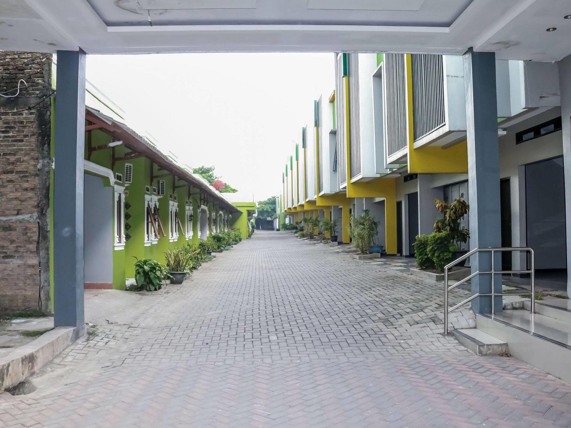 Nida Pasar Buah Tuntungan Hotel