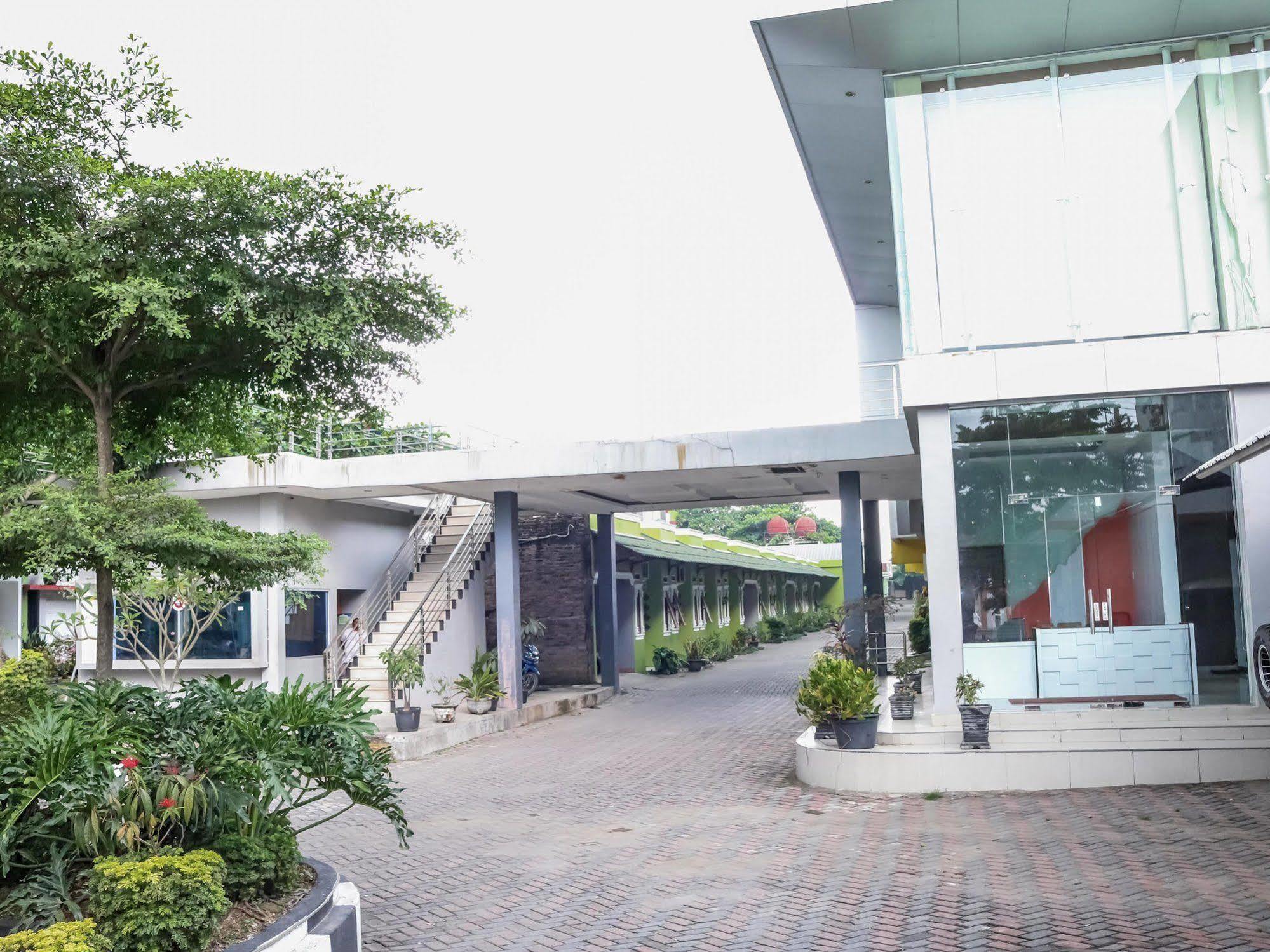 Nida Pasar Buah Tuntungan Medan