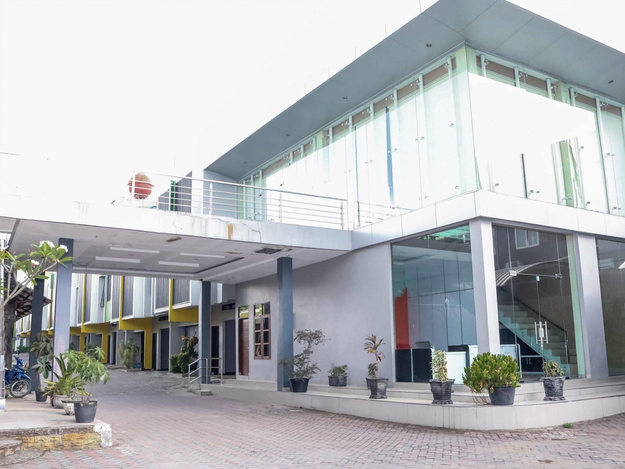 Hotel Nida Pasar Buah Tuntungan