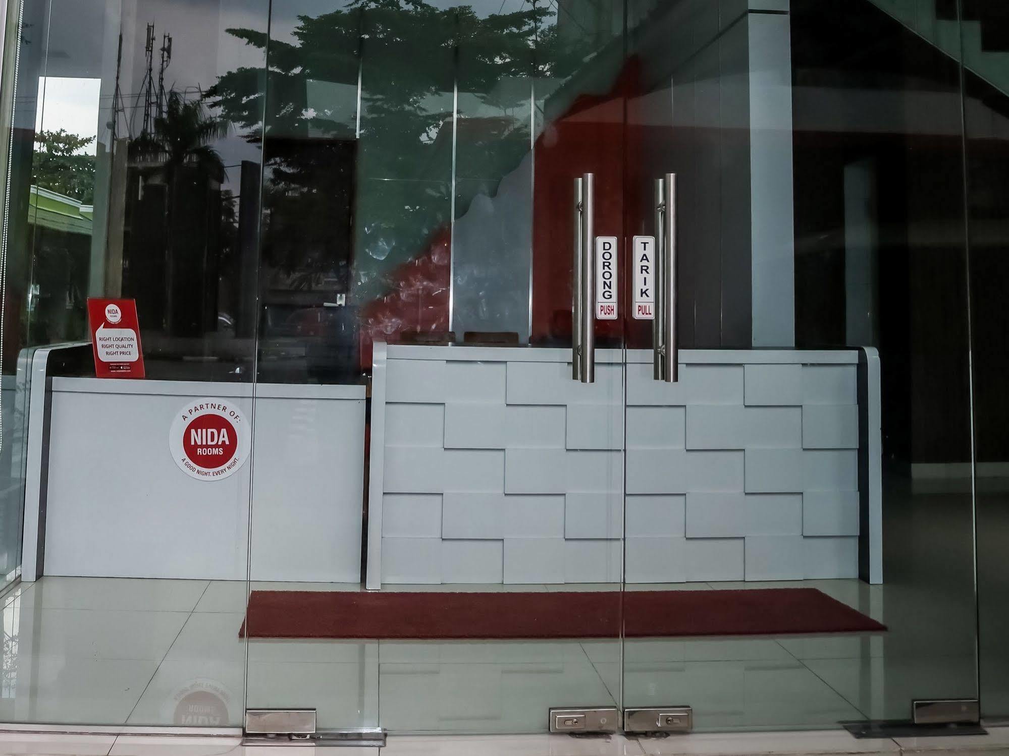 Hotel Nida Pasar Buah Tuntungan 2*